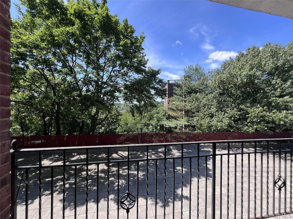 280 Collins Avenue # 2b, Fleetwood