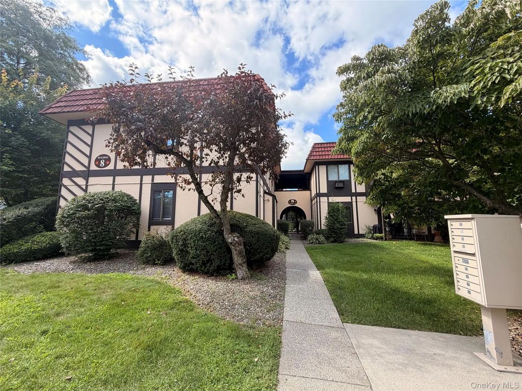 8 Loudon Drive # 8, Fishkill