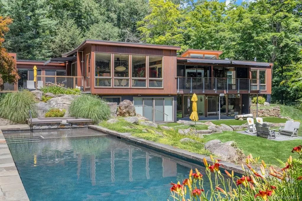 14 Cradle Rock Road E, Pound Ridge