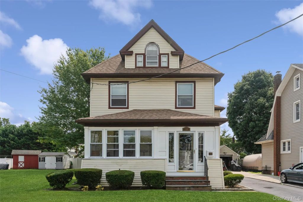 10 Driscoll Avenue, Rockville Centre