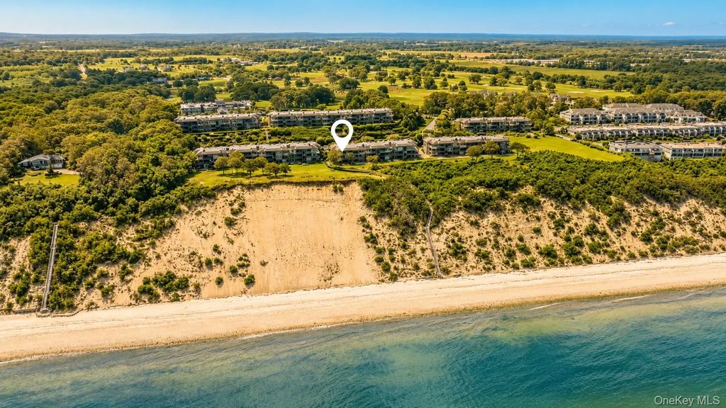 401 Fox Hill Drive # 401, Baiting Hollow