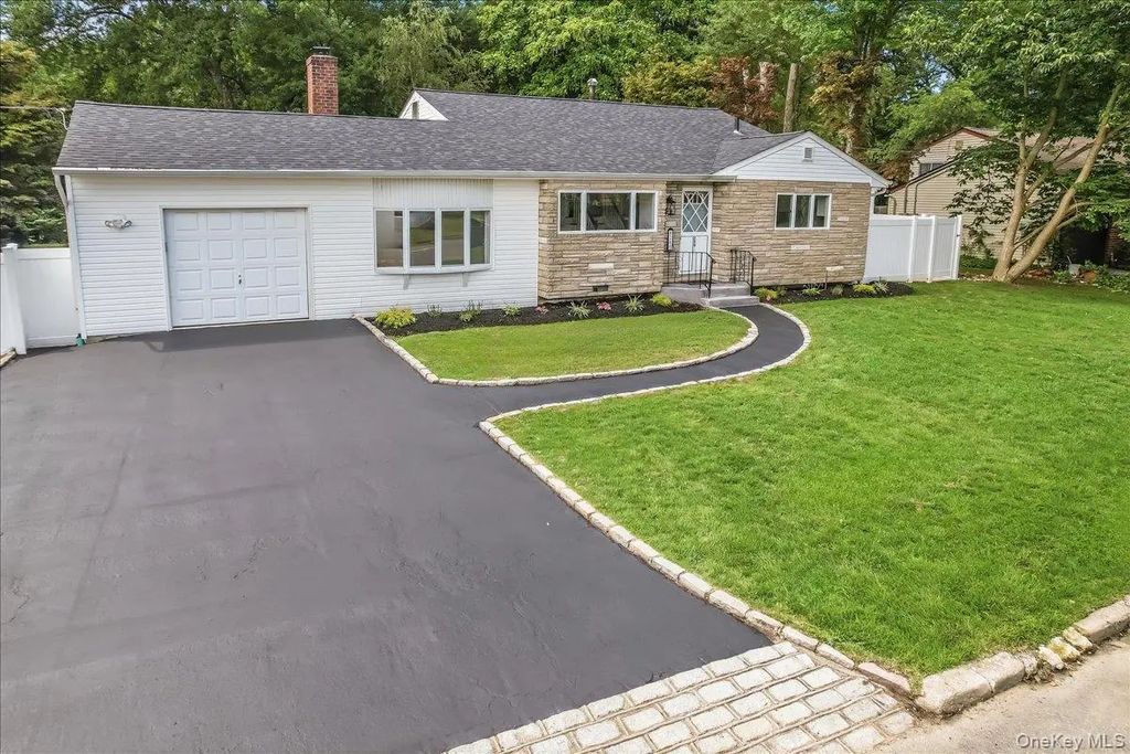 260 W 24th Street, Deer Park
