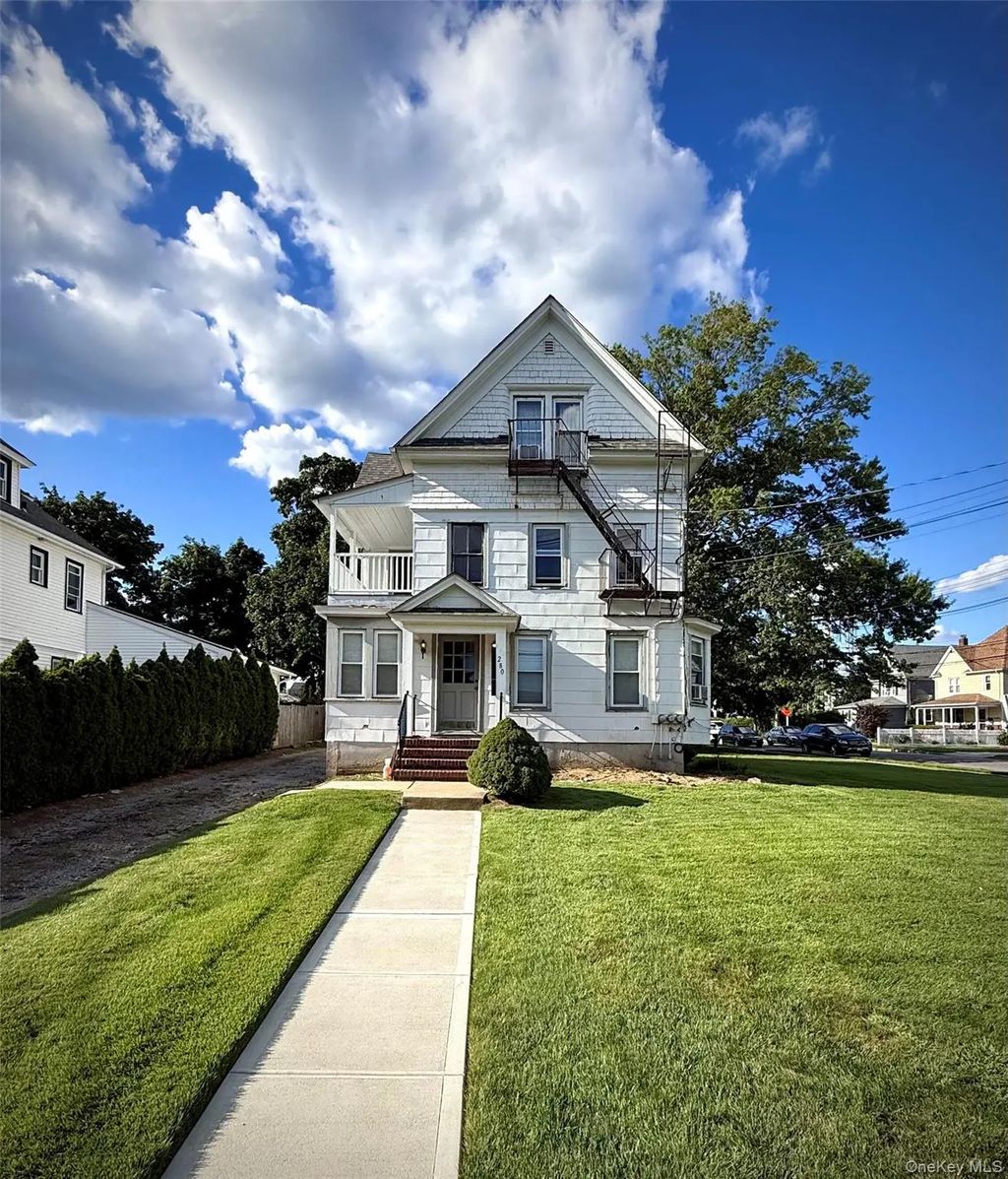 280 Pine Street, Freeport