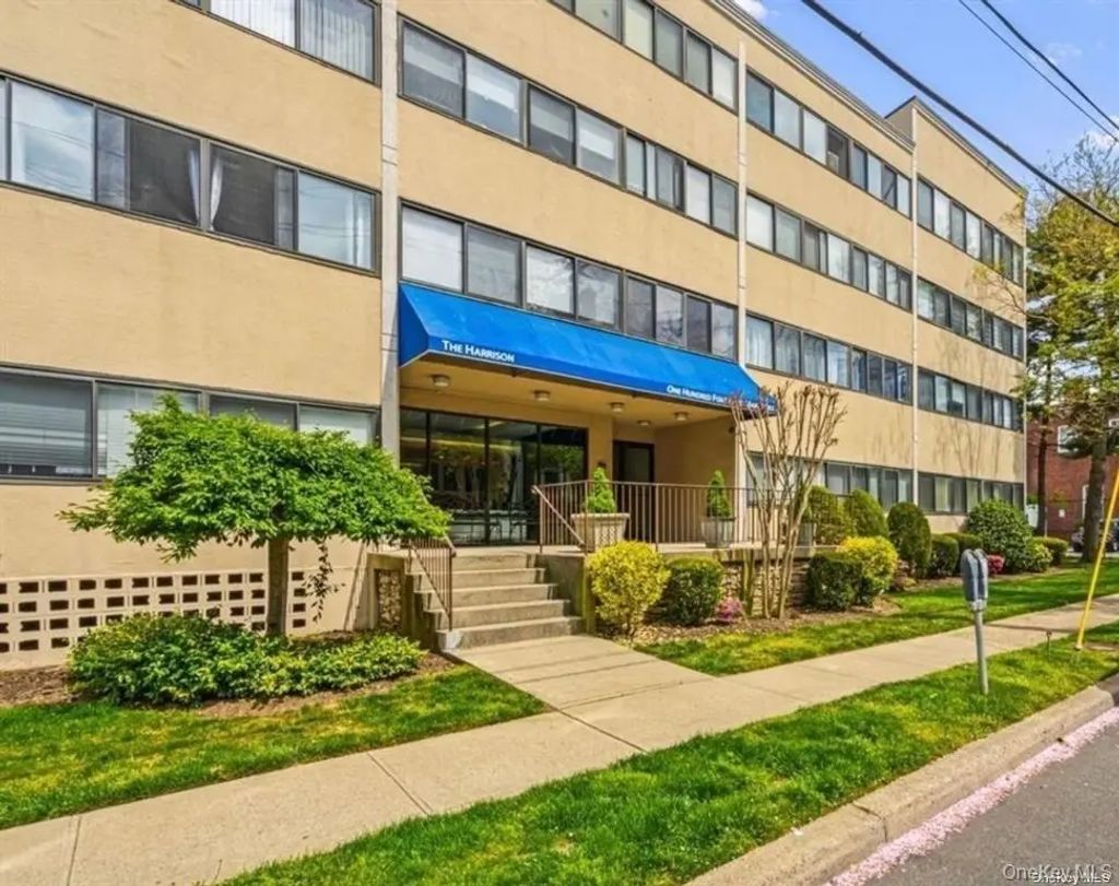 142 Main Street 1d, Mineola
