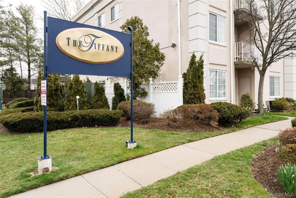 54 School Street # 104, Westbury