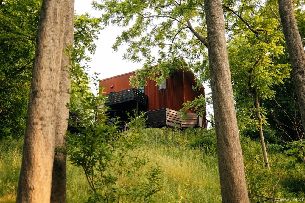 402 Washington Street, Hudson