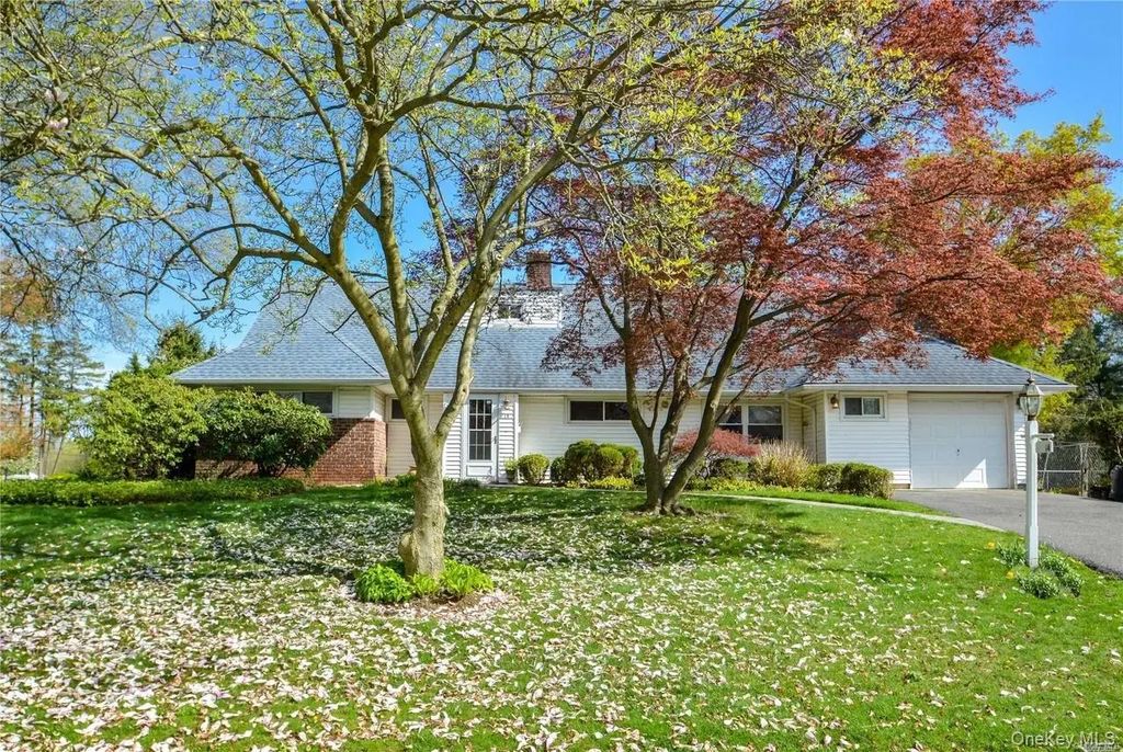14 Peachtree Lane, Roslyn