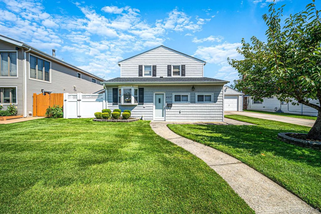 407 Argyle Road, East Meadow