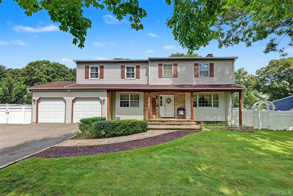 7 David Drive, Selden