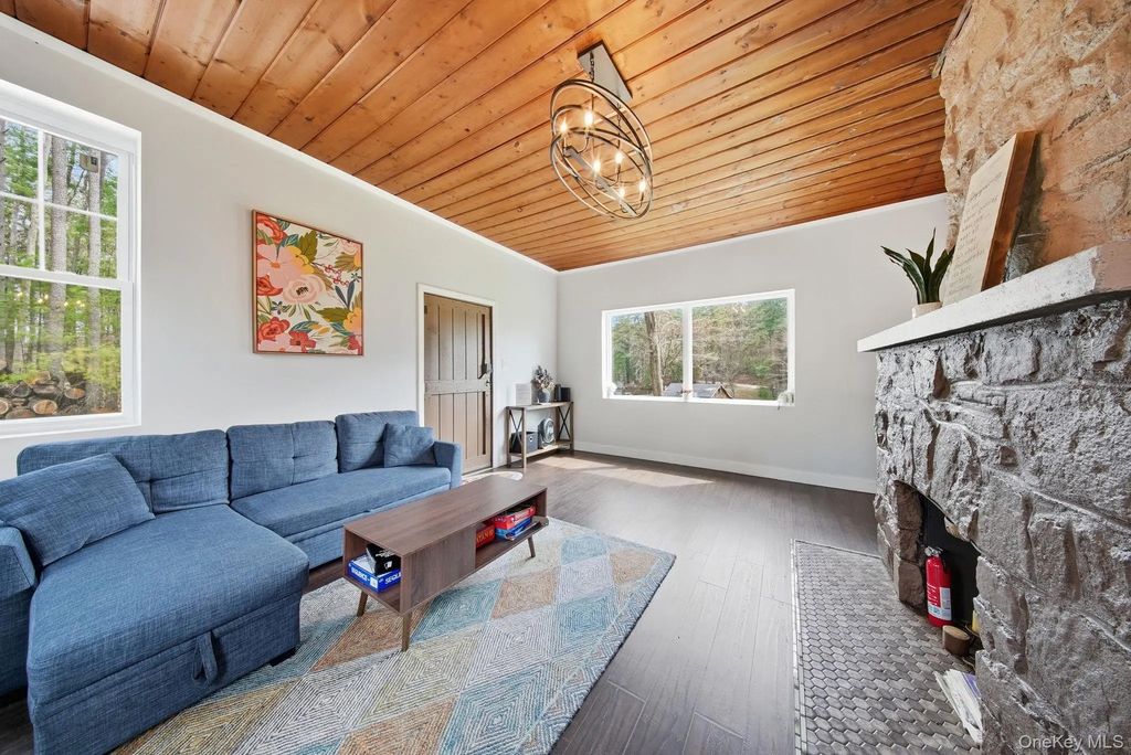 10 Stag Forest Road, Forestburgh