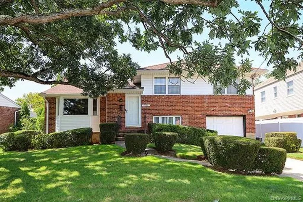 1102 Lawrence Road, Bellmore