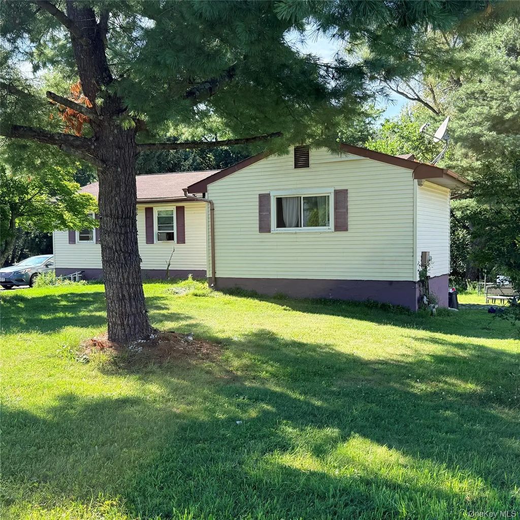 4 Westminster Drive, Middletown
