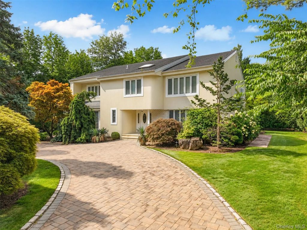 40 Bristol Drive, Manhasset