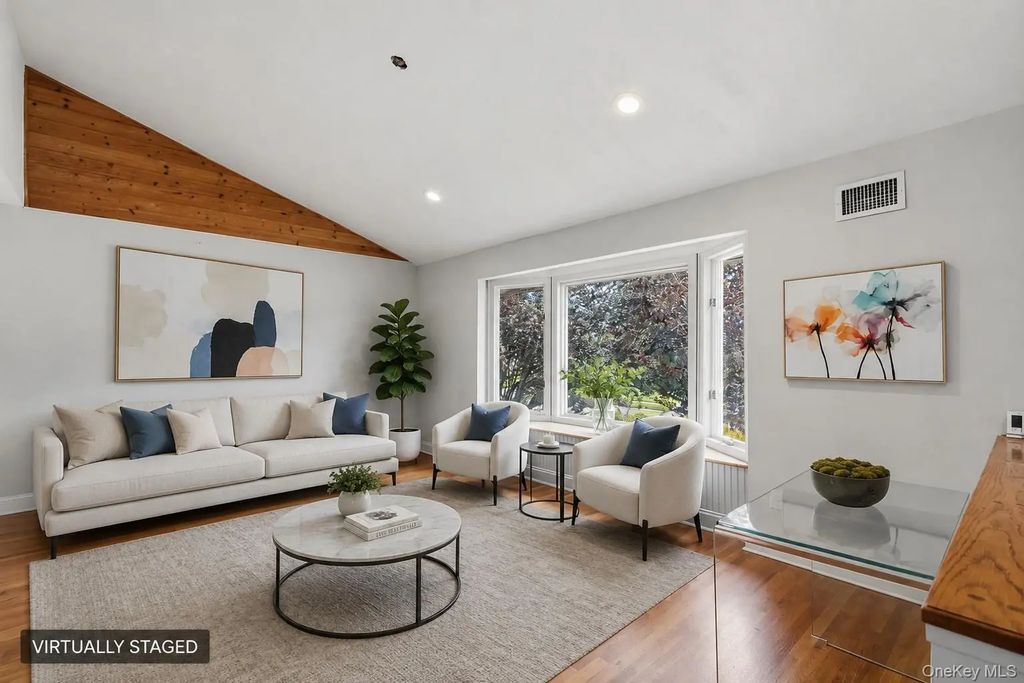 27 Delaware Avenue, Jericho