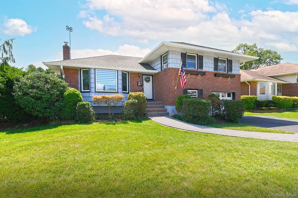 4039 Hahn Avenue, Bethpage