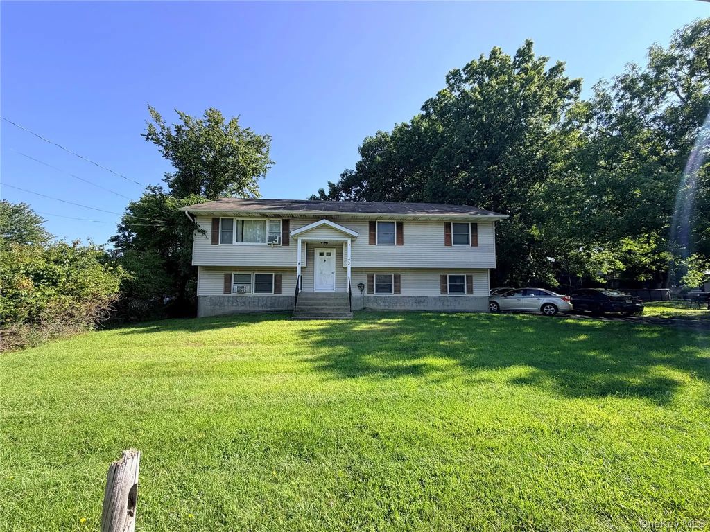 72 Lake Region Boulevard, Monroe
