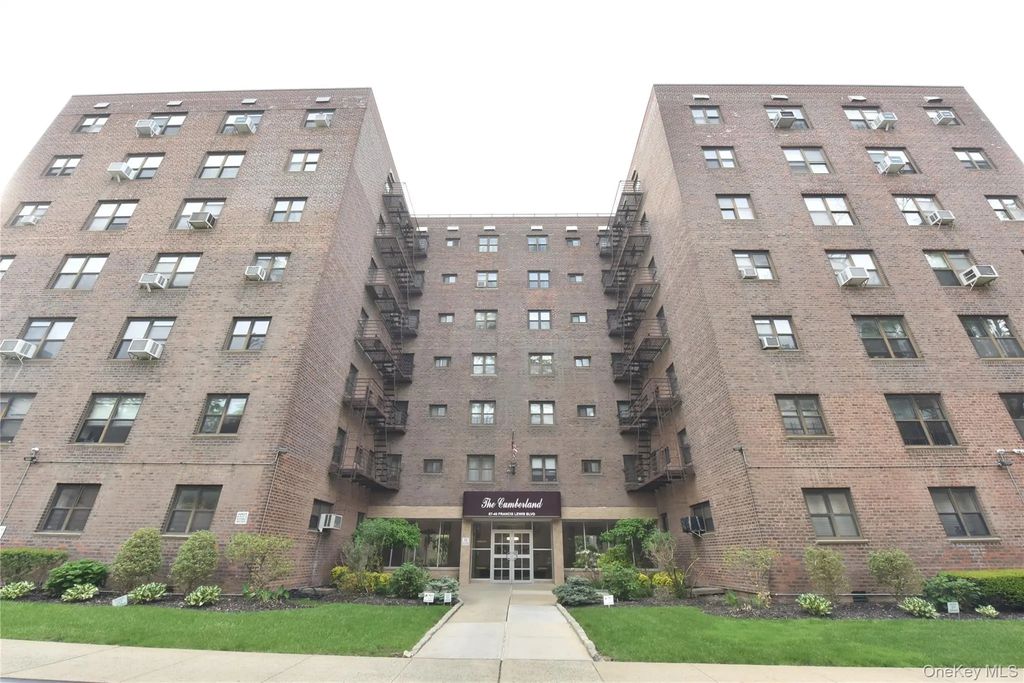 87-40 Francis Lewis # A65, Queens Village