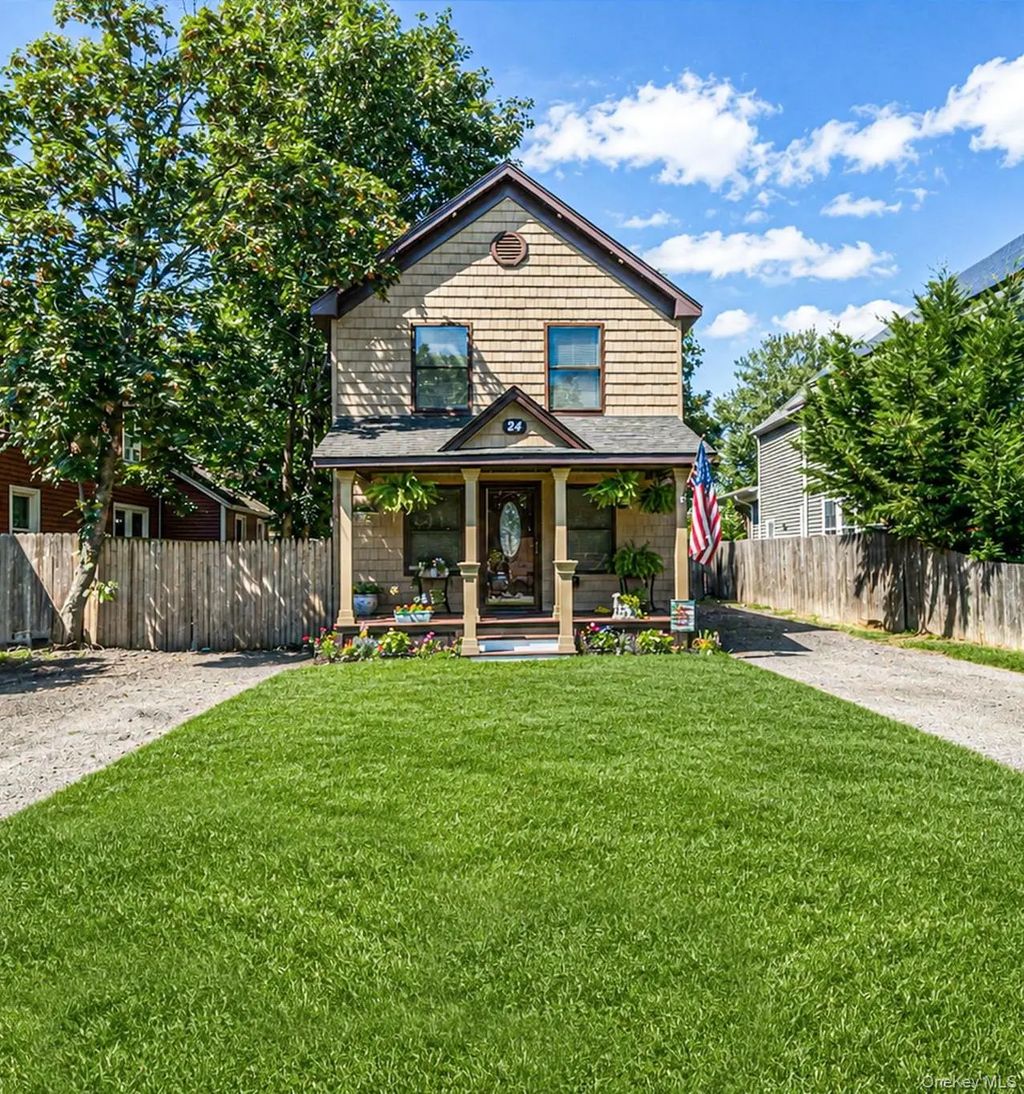 24 Wiggins Avenue, Patchogue