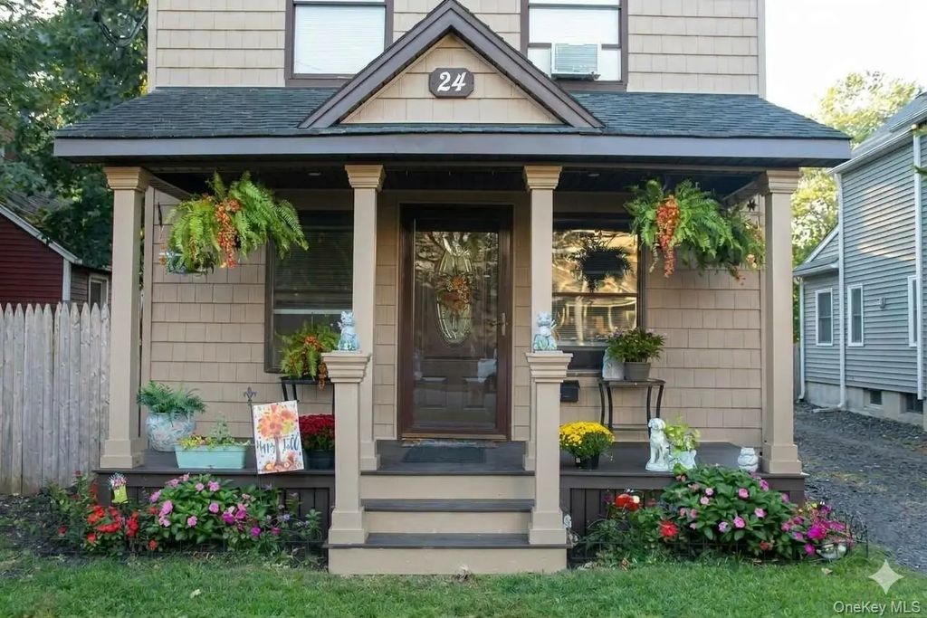 24 Wiggins Avenue, Patchogue