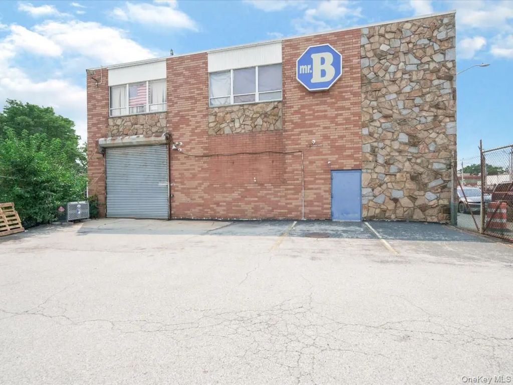200 E Sunrise Highway, Freeport