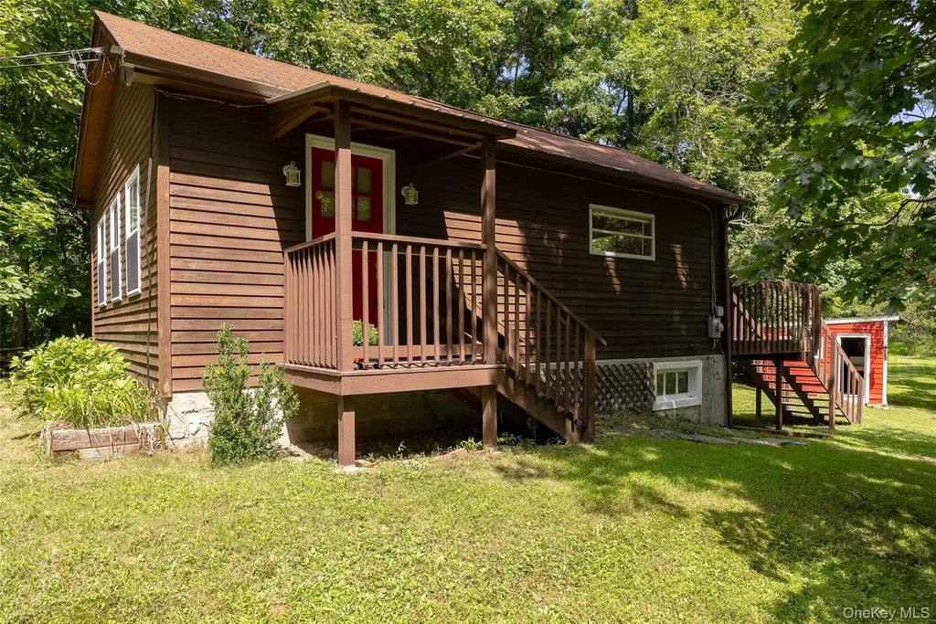 710 Pumpkin Lane, Clinton Corners