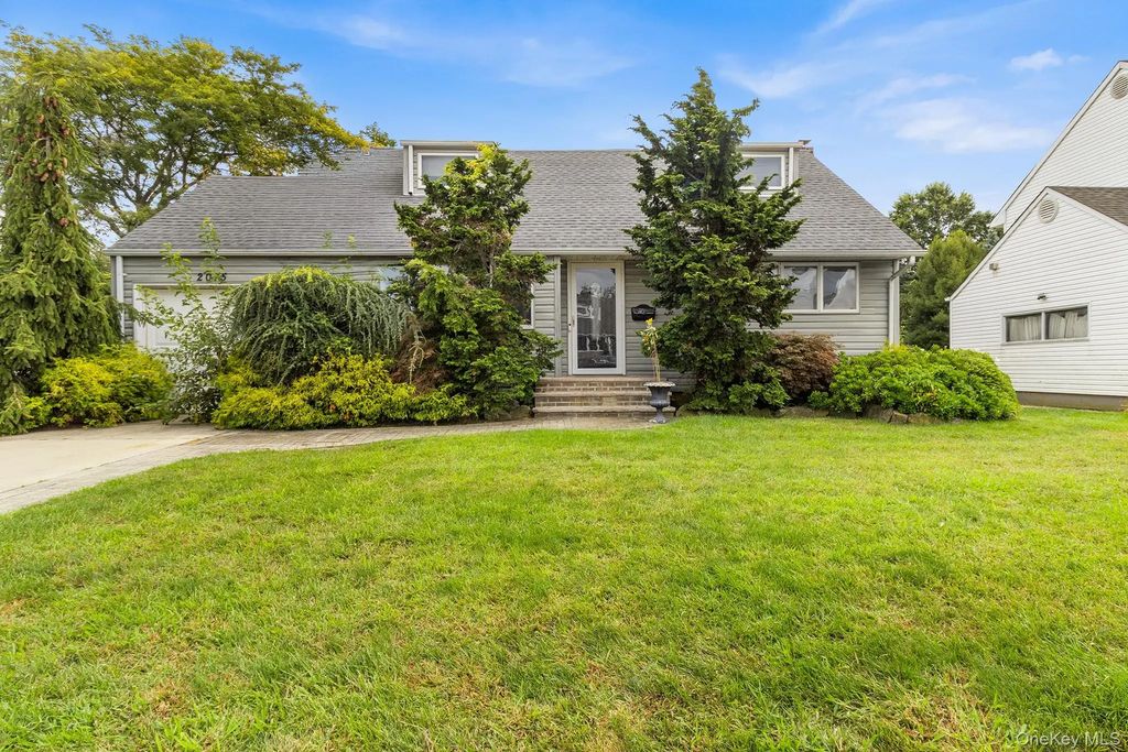 2075 Alan Drive, Seaford