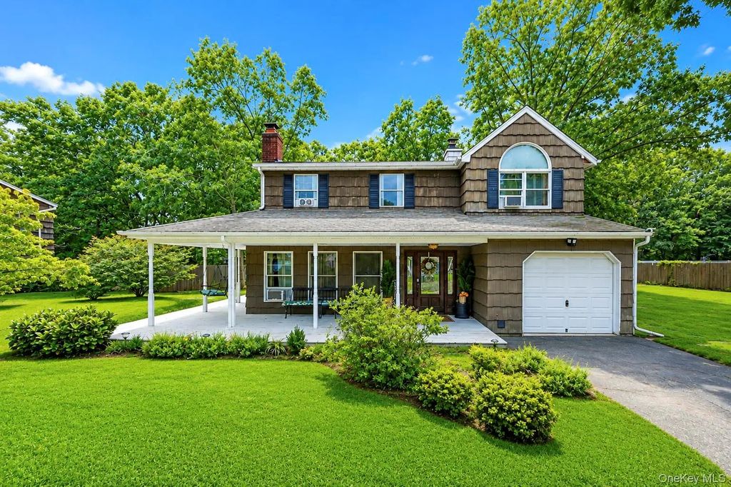 21 Hope Court, Selden
