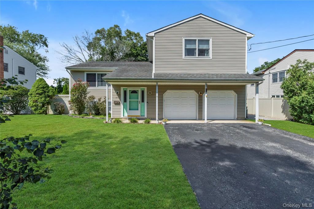 23 Dale Lane, Smithtown
