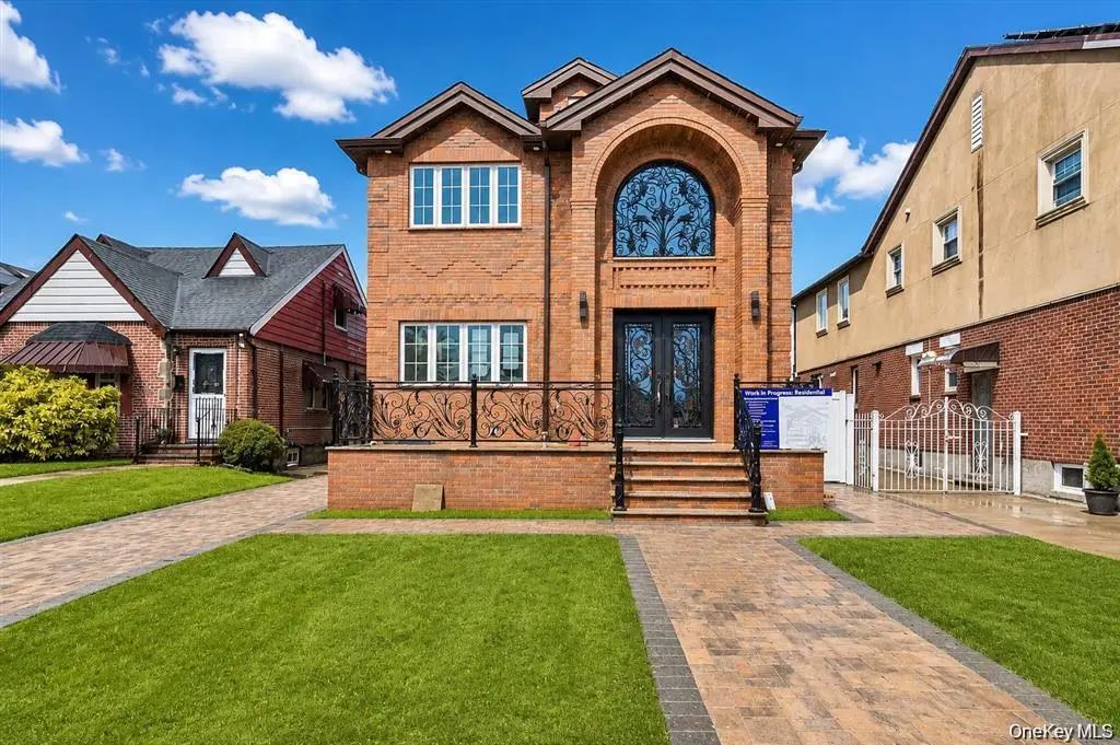 27-09 Utopia Parkway, Flushing