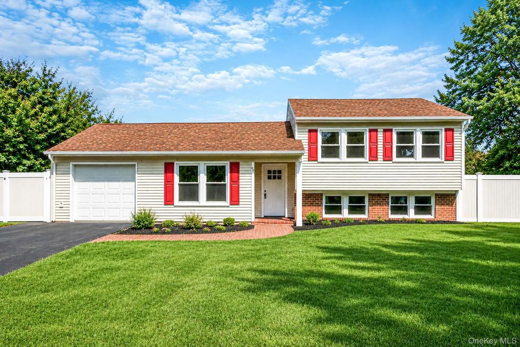 87 Sequoia Drive, Coram