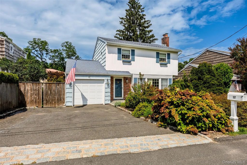 17 Sea Ridge Court, Huntington