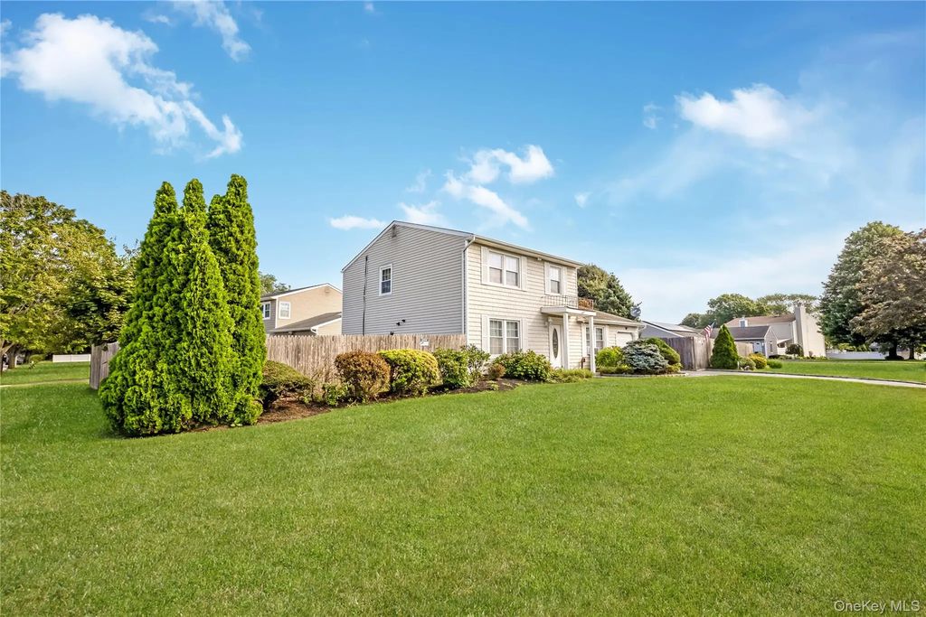 11 Shade Tree Lane, East Patchogue