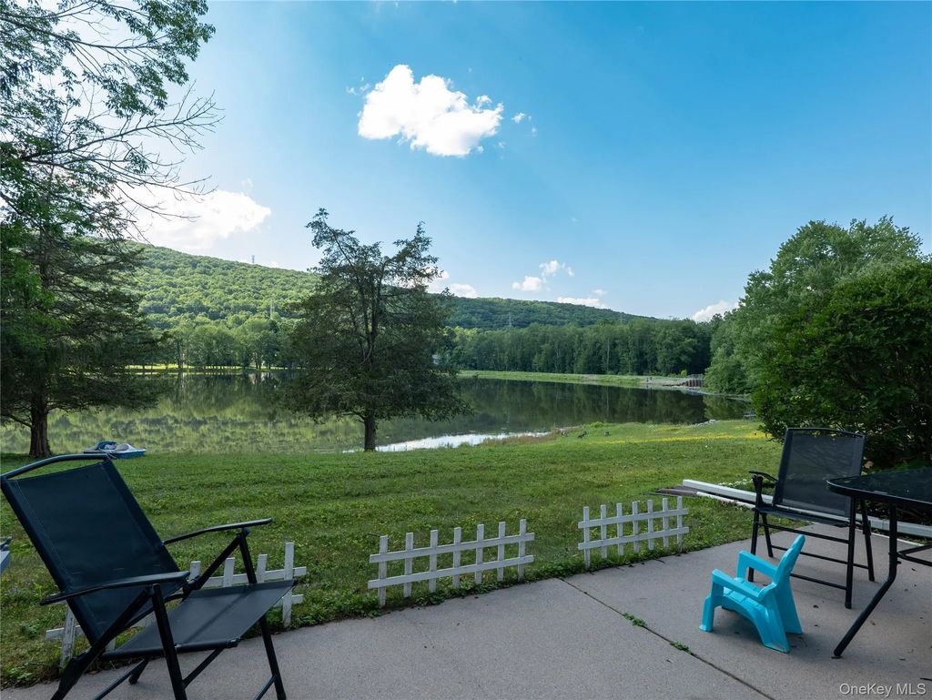 402 Mountain Laurel Drive, Monroe