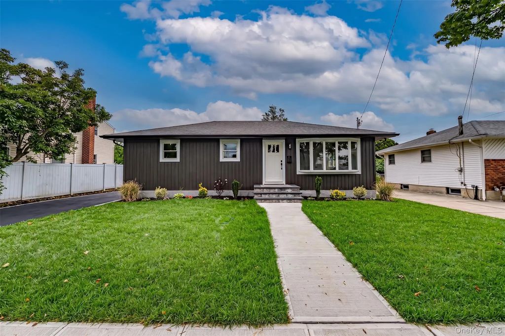 146 8th Street, Bethpage