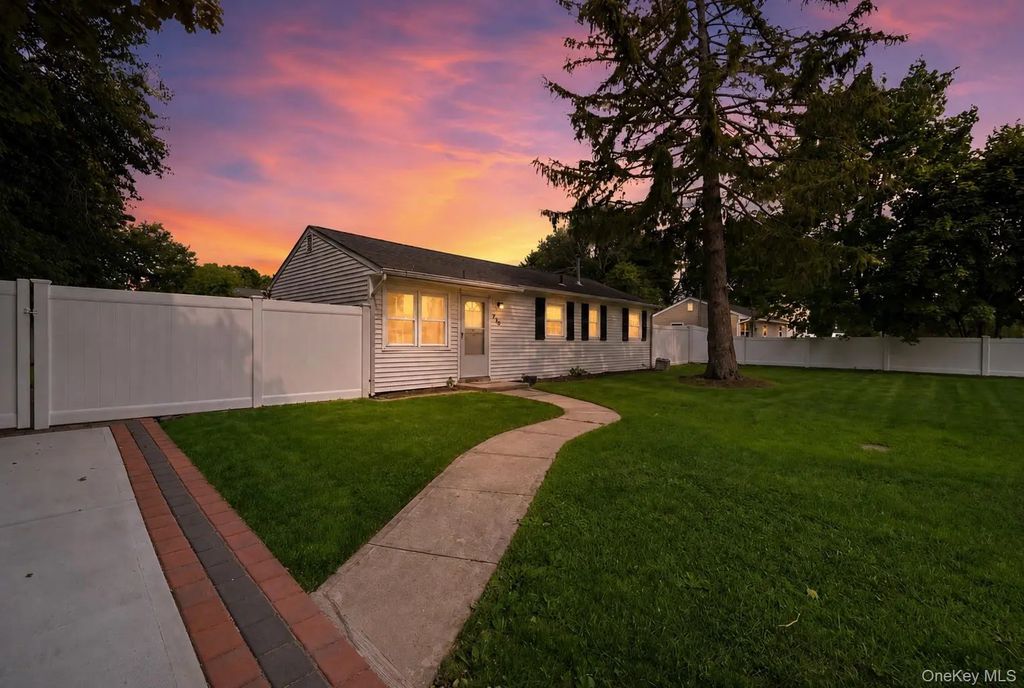 710 Bourdois Avenue, Bellport