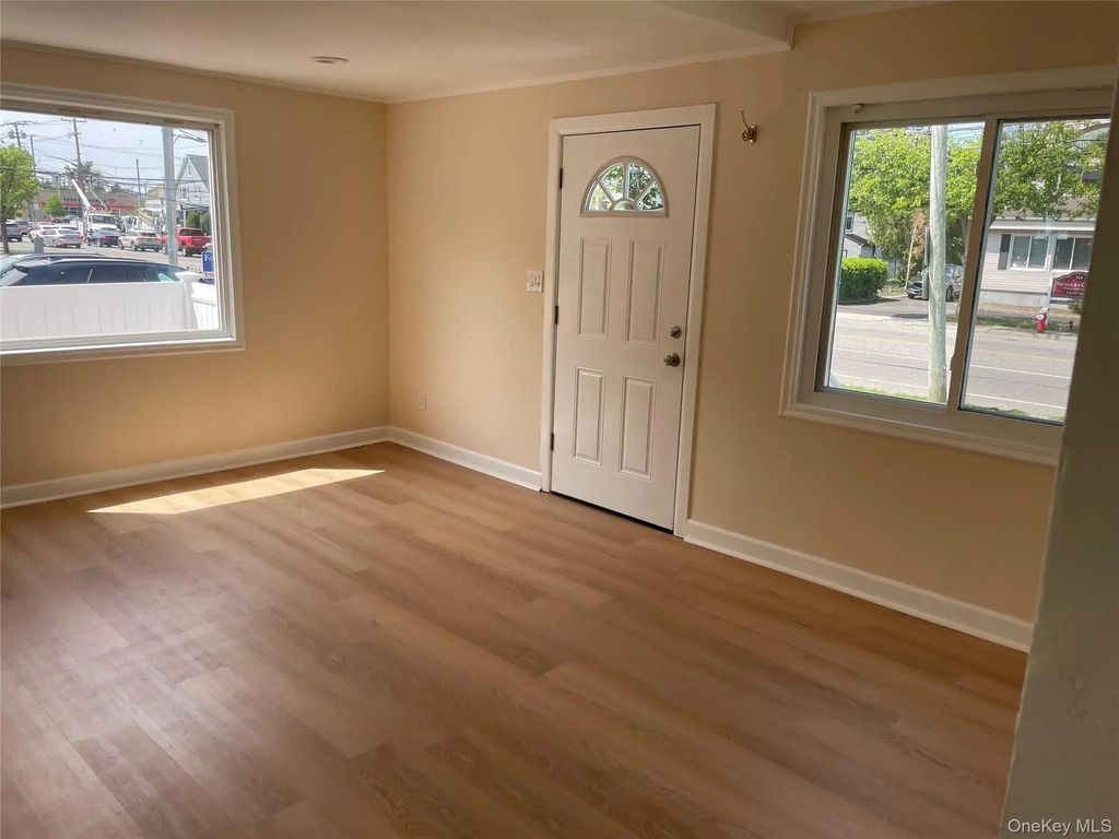 301 Jackson, Syosset