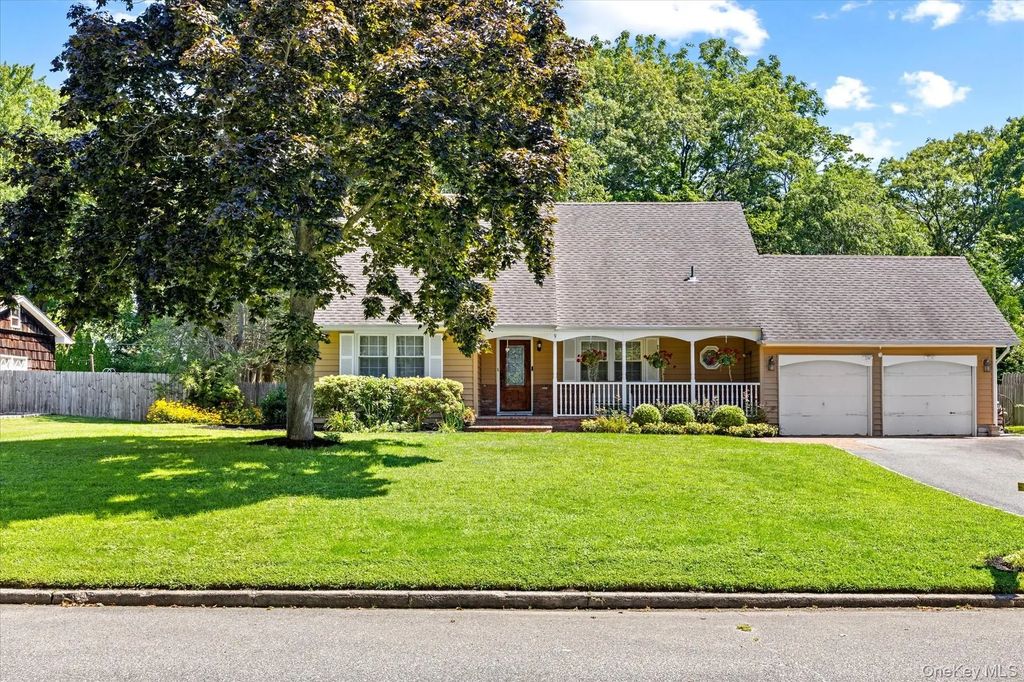 9 Charlemagne Drive, Nesconset