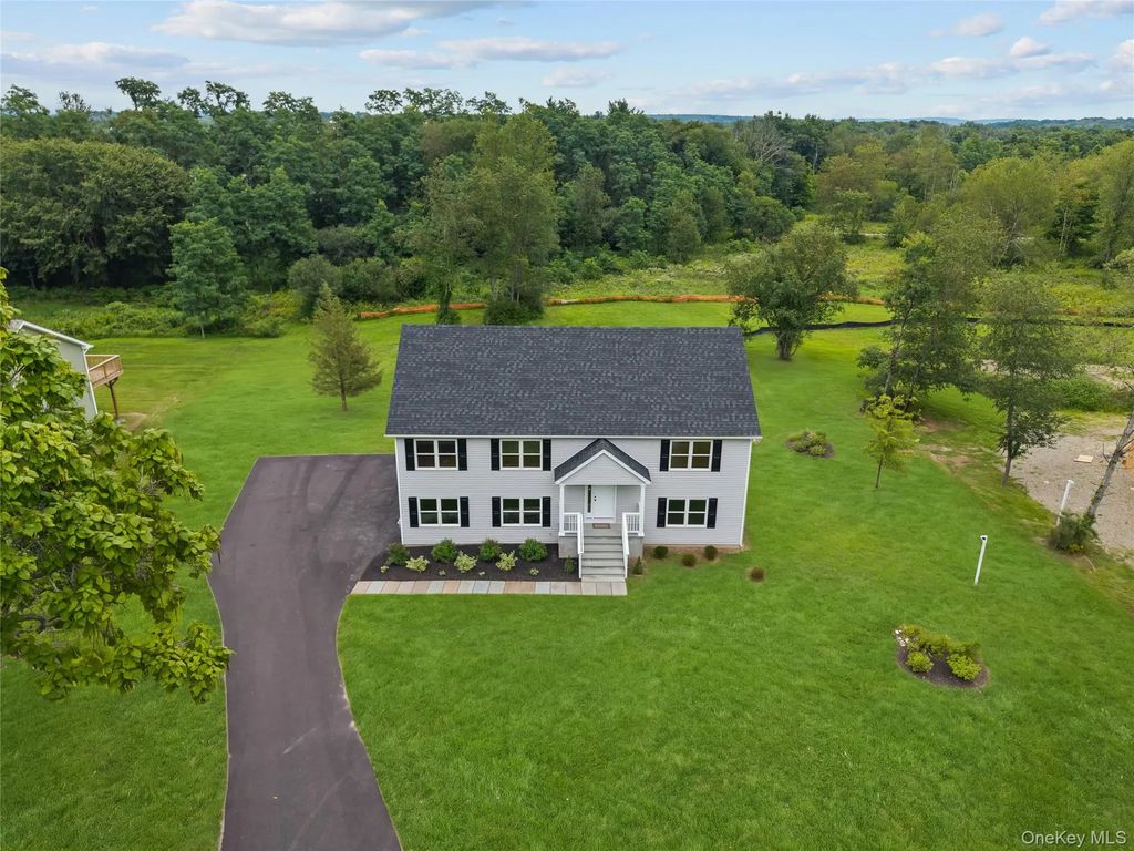 109 Robinson Lane, Wappingers Falls