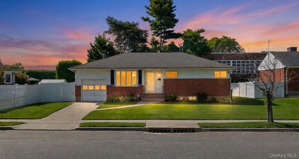 71 6th Street, Hicksville
