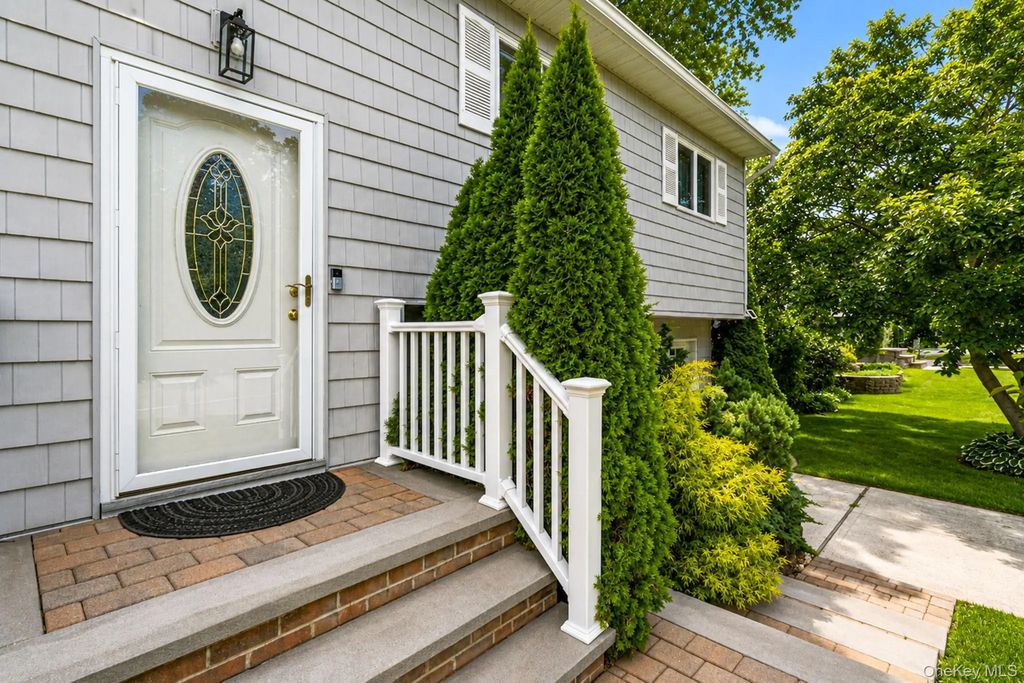 505 Hawkins Road, Selden