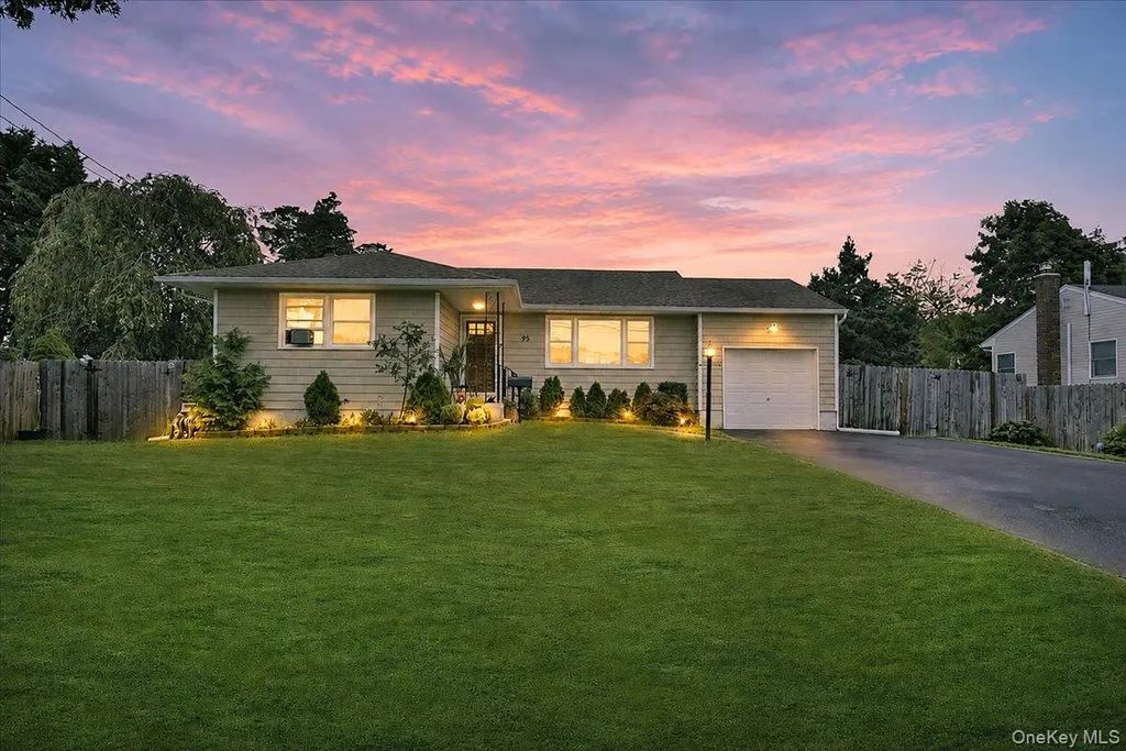 95 Jenkins Avenue, North Babylon