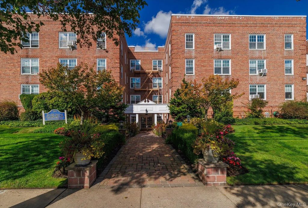 194 Smith Street # 1q, Freeport