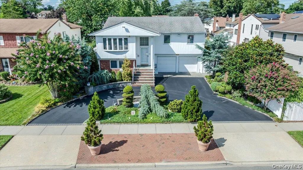 176 Main Street, East Rockaway