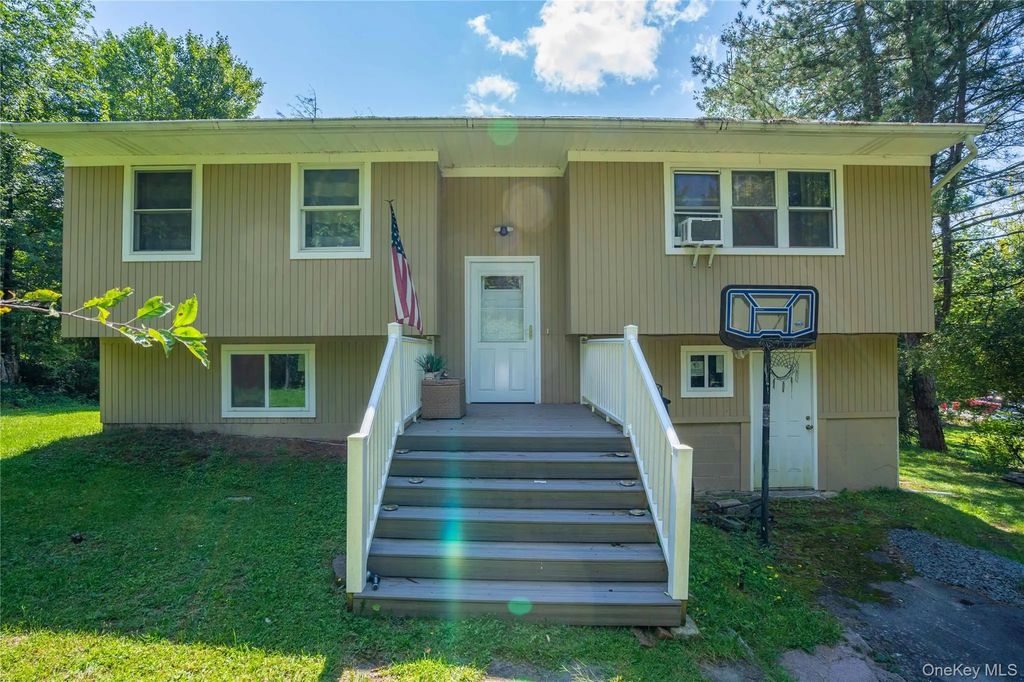 108 Maplewood Avenue, Loch Sheldrake