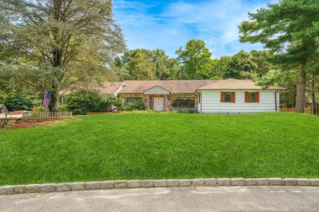 4 Rose Court, Centereach