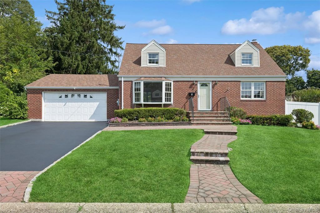 1 Clare Drive, East Northport