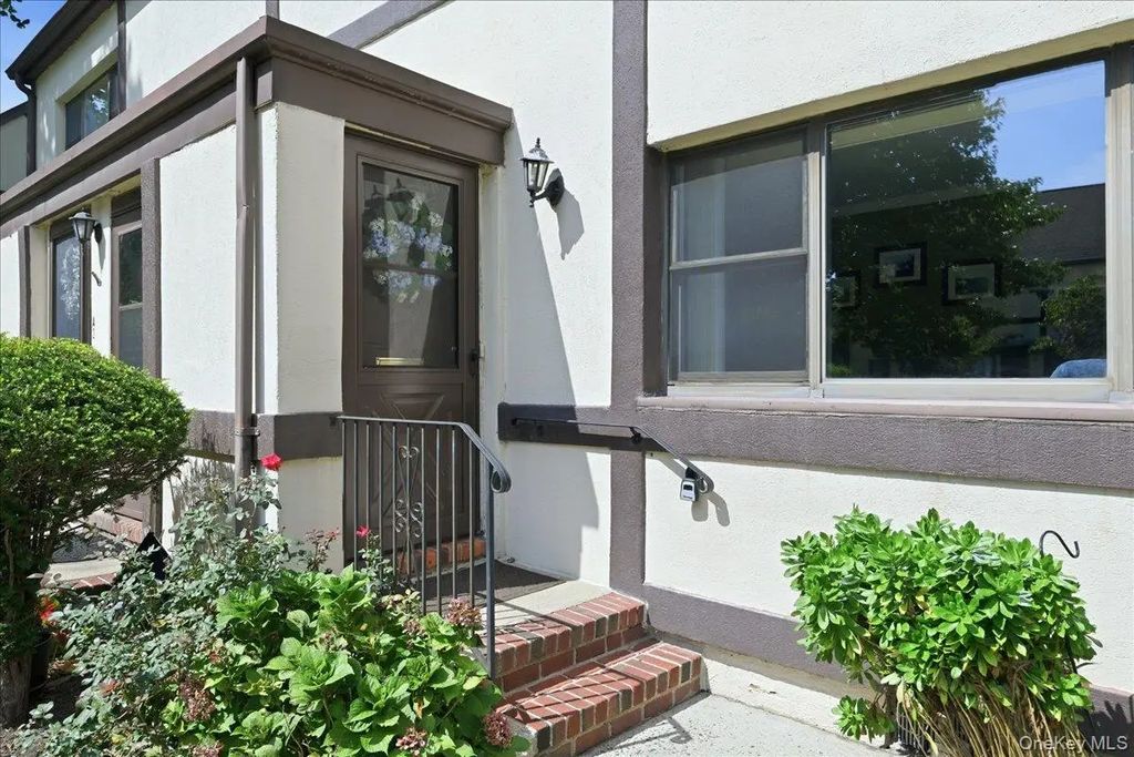 123 Fifteenth B1, Garden City