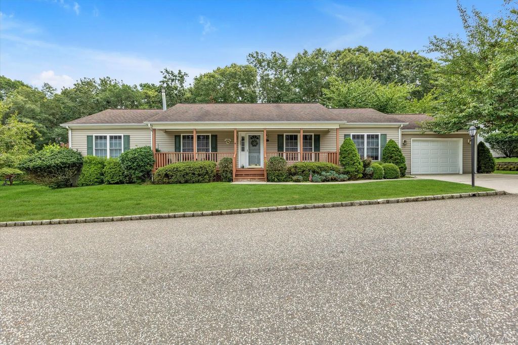 1407 Middle Road # 265, Calverton