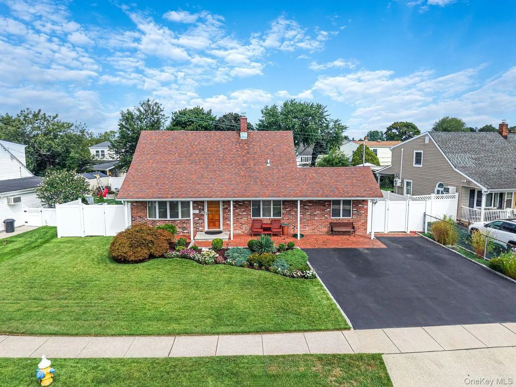 60 Academy Lane, Levittown