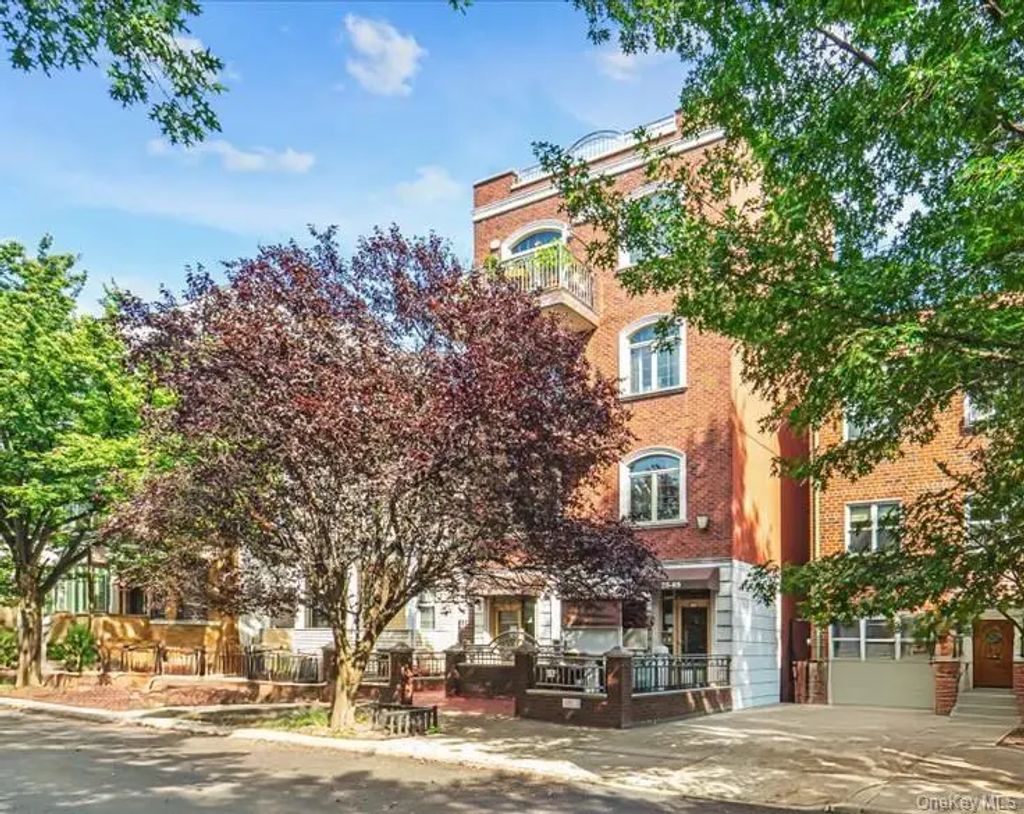 2569 38th Street # 1r, Astoria